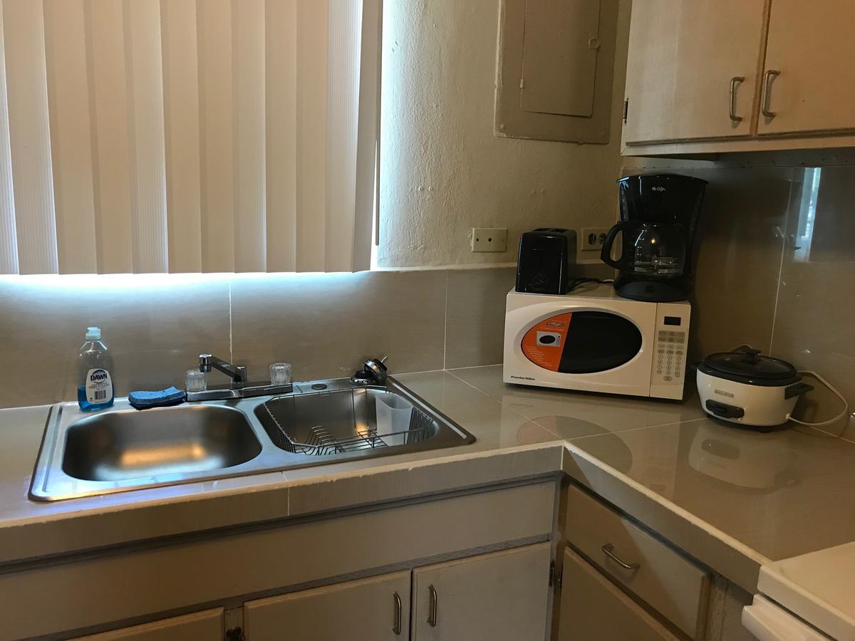 1 Bedroom / 1 Bath . Private Apt. Free Wifi, Interent&Parking Sinajana Buitenkant foto